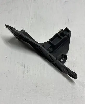 Audi A4 S4 B7 8E 8H Front bumper mounting bracket 8E0805364