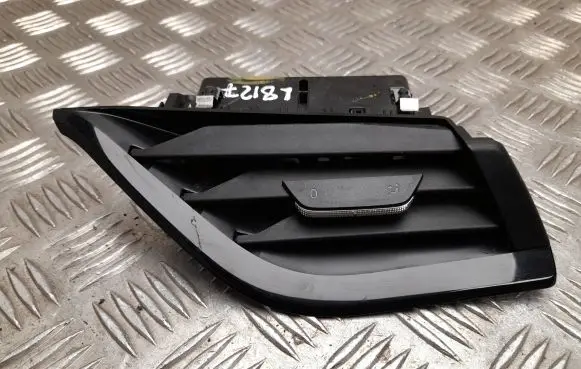 Skoda Octavia Mk4 Dashboard side air vent grill/cover trim 5E8819702
