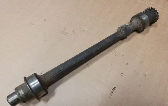 Volkswagen PASSAT B3 Oil pump balance shaft 056115019B