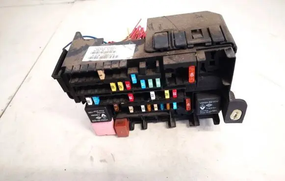 Renault Laguna III Fuse box set 8200758803 8200758803-b