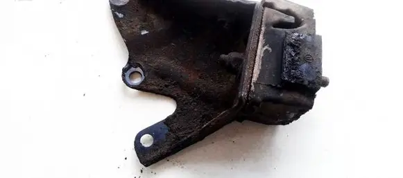 Ford Fiesta Engine mount bracket