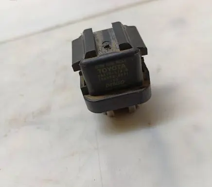 Toyota Corolla Verso E121 Glow plug pre-heat relay 2861067010 1567000671