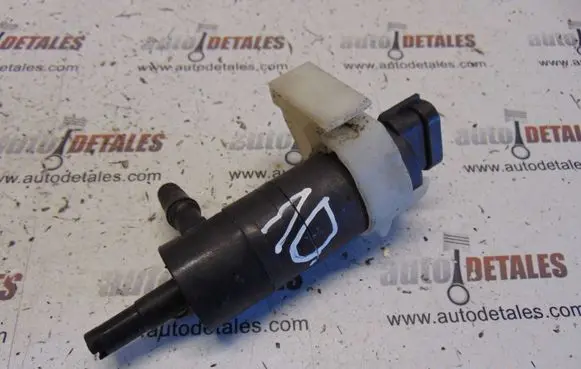 Honda CR-V Windscreen/windshield washer pump