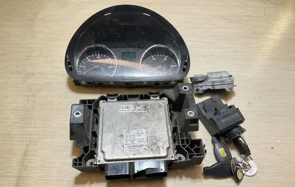 Mercedes-Benz Sprinter W906 Engine control unit/module A6519000700 A6519010600 28381077