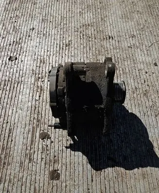 Volkswagen Golf V Generator/alternator 03C903023D 0124325128