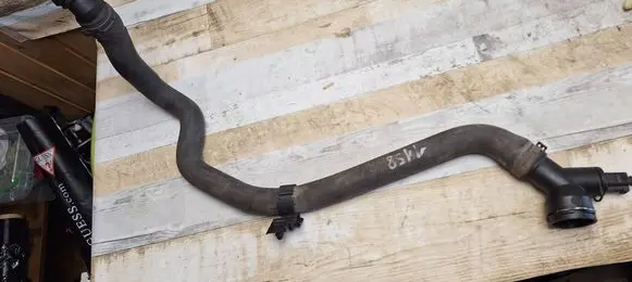 Volkswagen PASSAT B6 Engine coolant pipe/hose 1J0121619