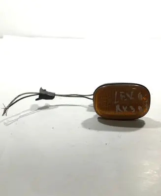 Lexus RX 300 Front fender indicator light E13013047