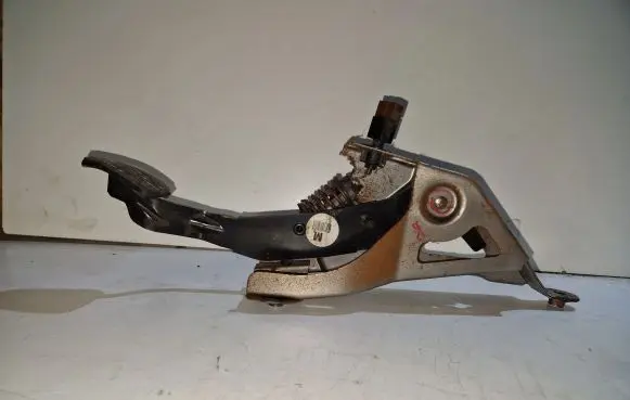 Nissan Qashqai Clutch pedal E001052X11
