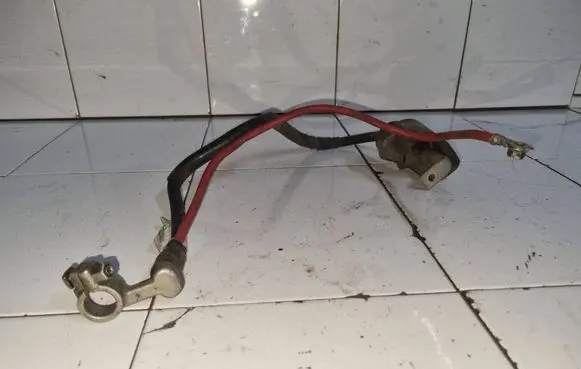 Volkswagen PASSAT B6 Positive cable (battery) 1K0971228L