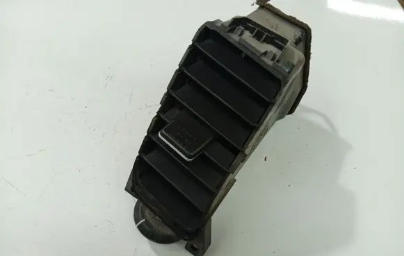 Nissan Primera Dash center air vent grill A1007035
