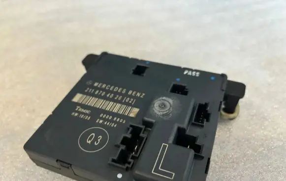 Mercedes-Benz E W211 Other control units/modules 2118704026 00006805 A2118704026