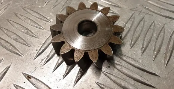 Volkswagen Touareg I Crankshaft gear 