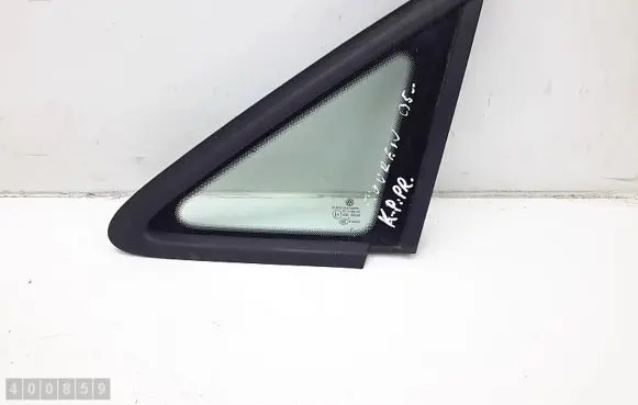 Volkswagen Touran I Front triangle window/glass E643R00048
