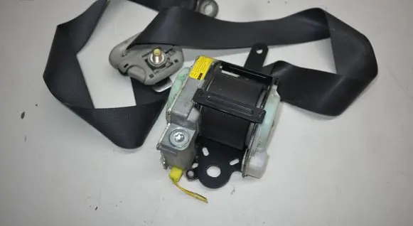 Toyota Yaris Front seatbelt 0428097