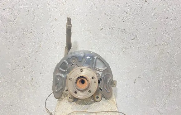 Mercedes-Benz Vito Viano W447 Front wheel hub A47742100002
