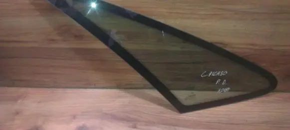 Citroen Xsara Picasso Front triangle window/glass 