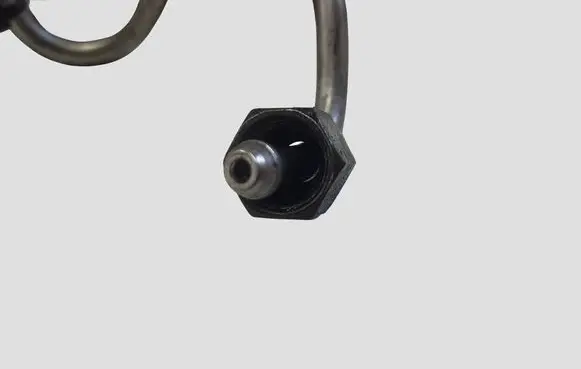 Volvo V60 Fuel injector supply line/pipe 31303504