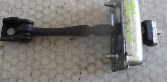 Opel Corsa E Front door check strap stopper