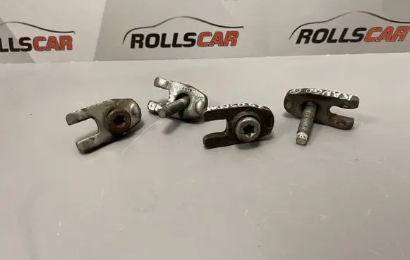 Renault Kangoo I Fuel Injector clamp holder