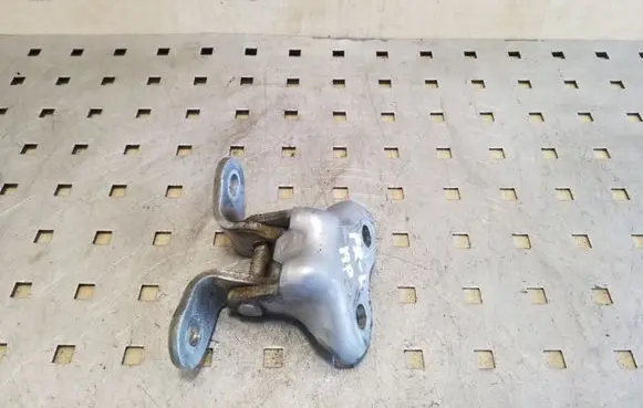 Toyota Corolla Verso AR10 Front door lower hinge 