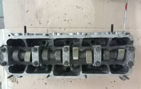 Volkswagen Golf II Engine head 049103373