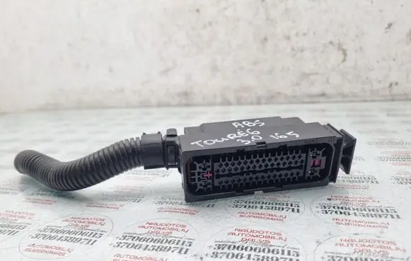 Volkswagen Touareg I ABS module connector plug 