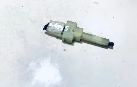 Volkswagen Polo III 6N 6N2 6NF Brake pedal sensor switch