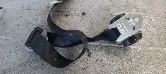 Mazda 3 I Front seatbelt