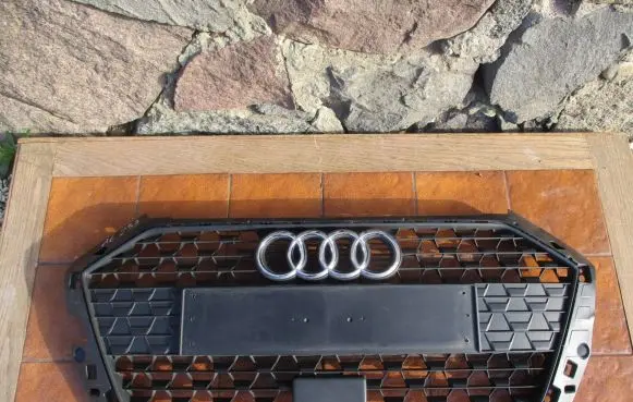 Audi A1 Front bumper upper radiator grill 82A853653