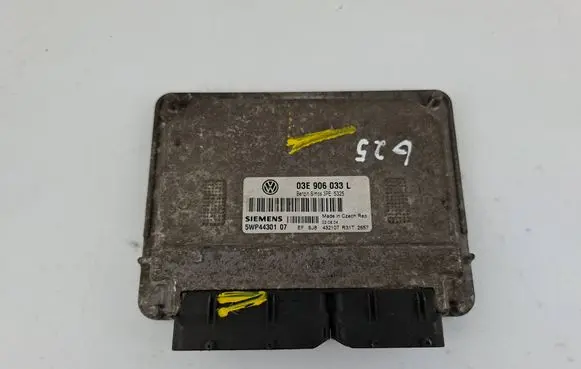 Volkswagen Polo Engine control unit/module 03E906033L 5WP4430107