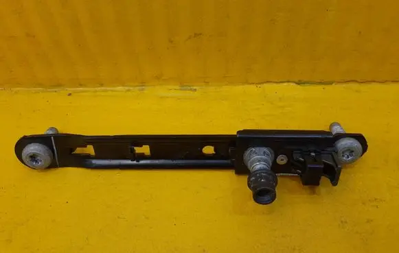 Maserati Levante Front seatbelt 68102536AB