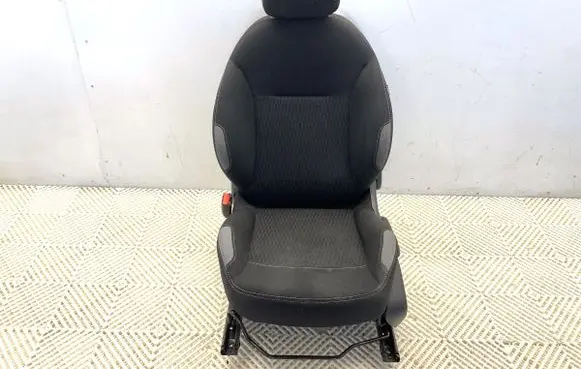 Peugeot 208 I Front driver seat 