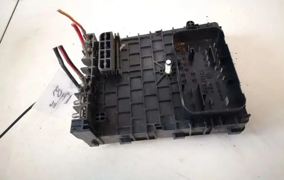 Volkswagen PASSAT B6 Fuse box set 3c0937125