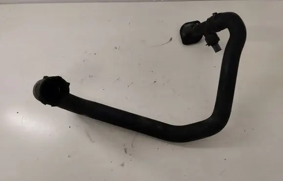 Volkswagen PASSAT B6 Engine coolant pipe/hose