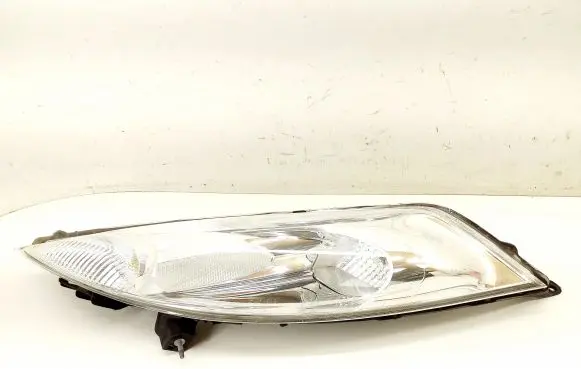 Nissan Juke I F15 Headlight/headlamp