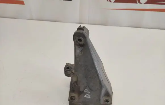 Mercedes-Benz Vito Viano W639 Engine mounting bracket A6462230204