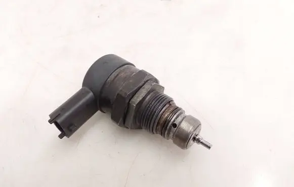 Volvo XC60 Fuel pressure regulator 0281002990 31216313