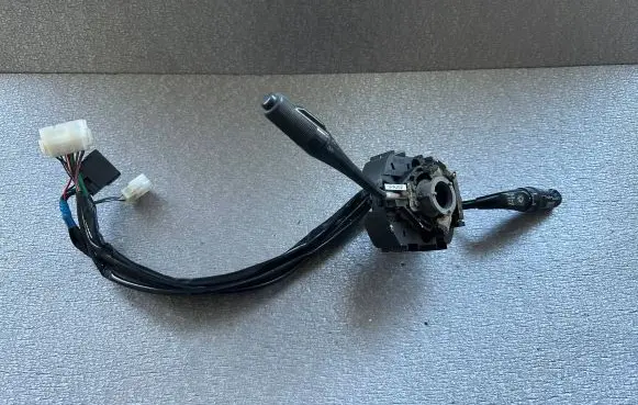 Mitsubishi Pajero Wiper control stalk MB606947