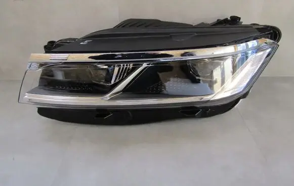 Volkswagen Touareg III Headlight/headlamp 761941035B