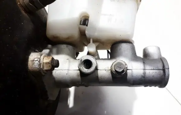 Mazda 323 F Master brake cylinder