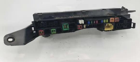 Toyota Corolla Verso AR10 Fuse module NOCODE