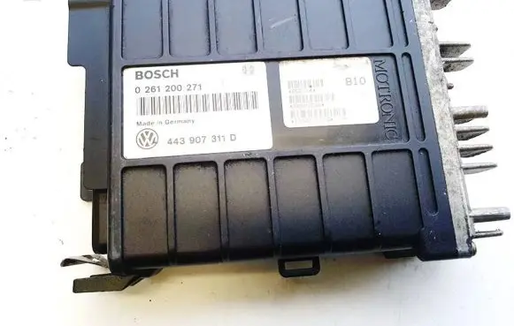 Volkswagen PASSAT B3 Engine control unit/module 443907311d 0261200271