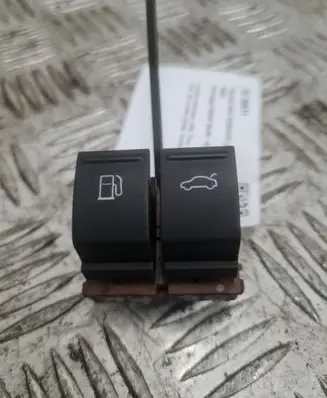 Volkswagen PASSAT B6 Fuel tank opening switch 