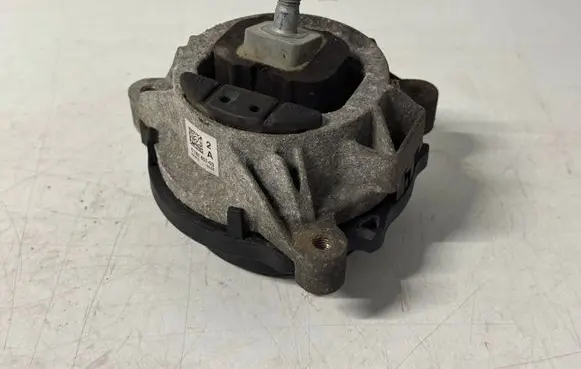 BMW 3 F30 F35 F31 Engine mount bracket 6855457