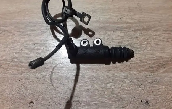 Mazda 6 Clutch slave cylinder 
