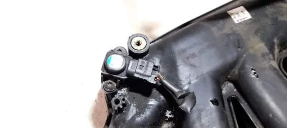 Mercedes-Benz C W203 Air pressure sensor a0051537228 063501