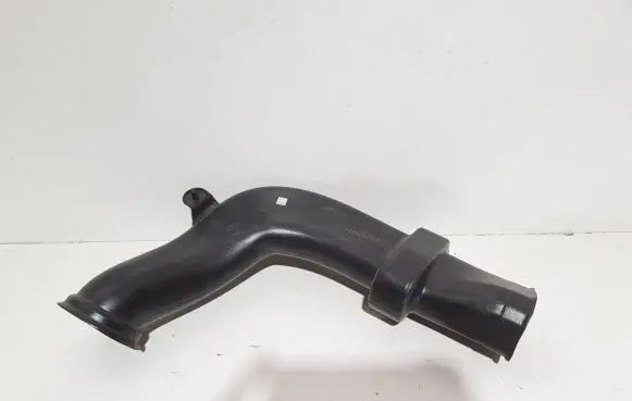 Renault Captur Air intake duct part 687812713R