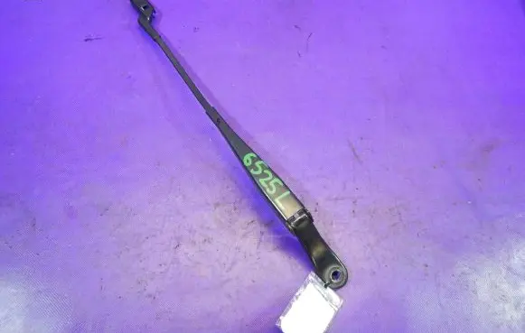 Renault Twingo II Front wiper blade arm 288809909R