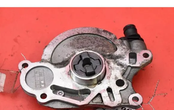 Skoda Octavia Mk2 (1Z) Vacuum pump 03L100D