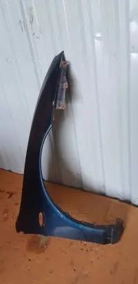 Mazda 323 F Fender